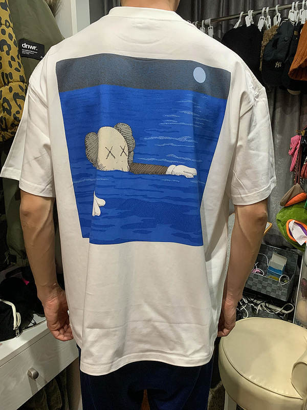 In-Stock Summer Printed Short-Sleeve T-Shirts for Men and Women, Kaws Unisex Couple Style, Pure Cotton, Large Size, Small Neckline In-Stock Summer Printed Short-Sleeve T-Shirts for Men and Women, Kaws Unisex Couple Style, Pure Cotton, Large Size, Small Neckline