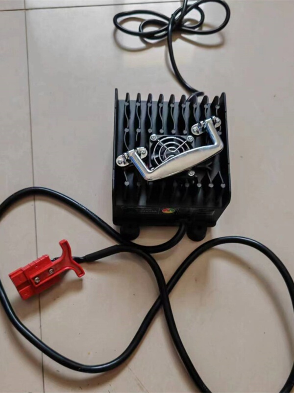 Floor Scrubber Charger 24V15A Airtel Yangzi Yinglejie Quanyu Charger with One-Year Warranty and Other Accessories