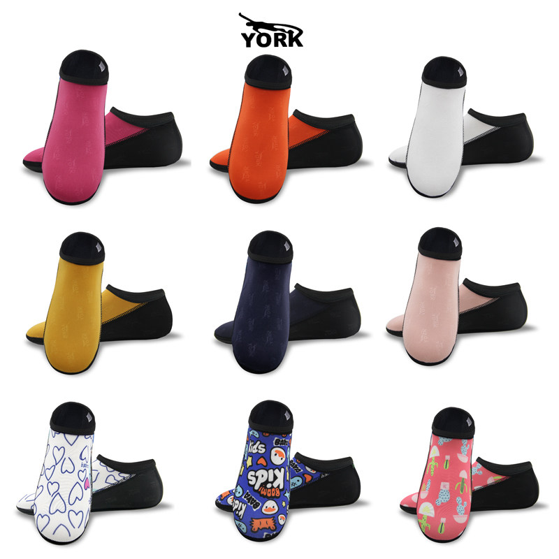 Beach shoes unisex water park wading upstream swimming shoes soft shoes non-slip anti-cut barefoot skin-fitting shoes and socks