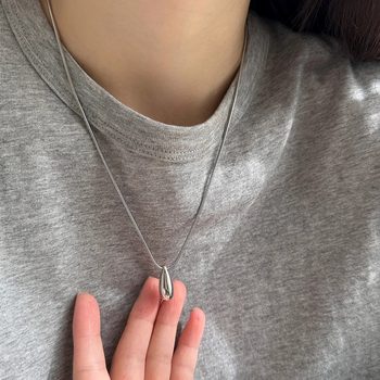 Water Drop Snake Bone Chain Minimalist Cool Style Necklace for Women, High-End Light Luxury Niche Versatile New Sweater Chain Pendant