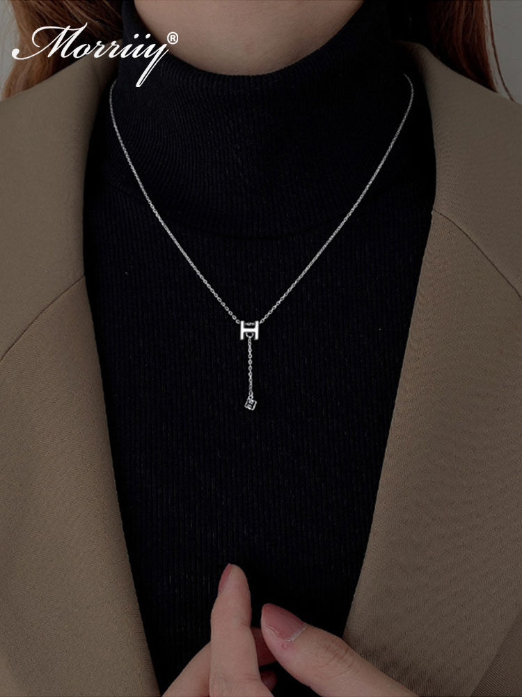 Autumn and Winter Sweater Chain H Letter Necklace for Women, Light Luxury Niche Design, 2025 New Trendy Clavicle Chain Accessory