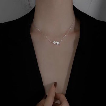 Six-Pointed Star Necklace for Women, Niche Design, Minimalist Style, Light Luxury Clavicle Chain, High-End Feel, 2025 New Popular Model