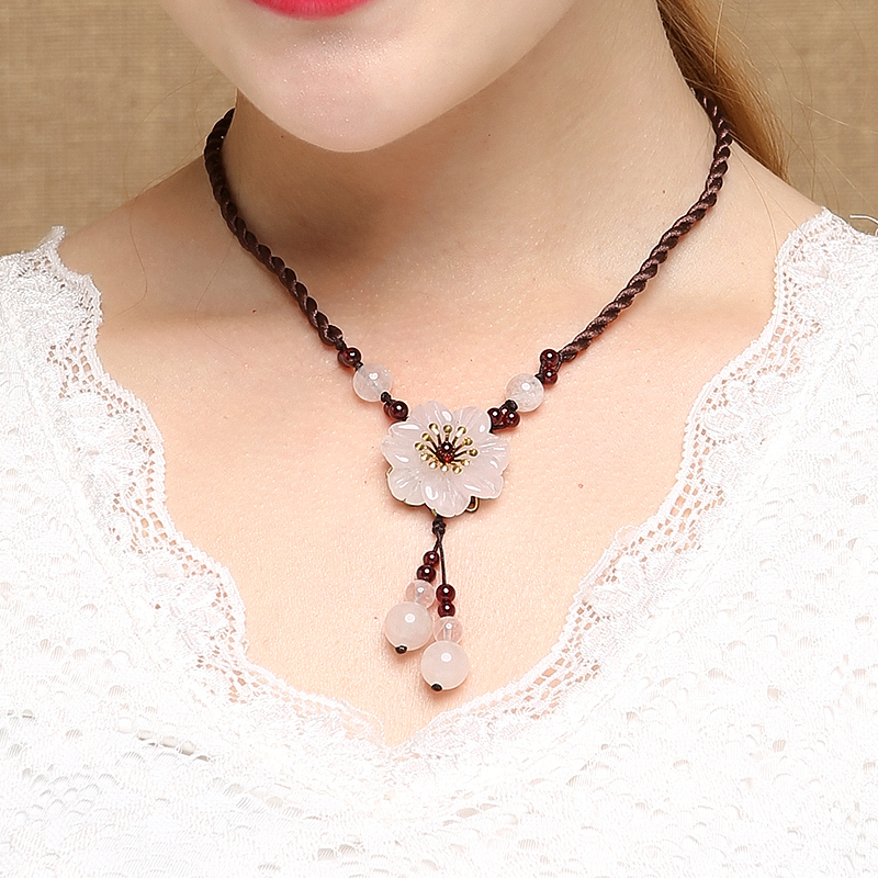 Pure Trinket Powder Crystal Flowers Lock Bone Chain Woman Pomegranate Stone Necklace Necklace Atmospheric Temperament Accessories Retro Art And Art