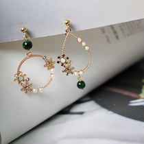 Handmade earless and painless silicone mosquito coil ear clip emerald autumn and winter new snowflake asymmetric ear earrings