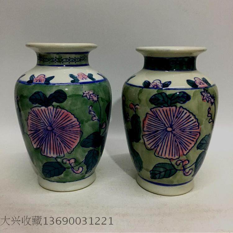 In the 1980s, the stock of old factory goods Cultural Revolution porcelain Chaozhou old Fengxi ceramic glaze under a pair of colorful vases