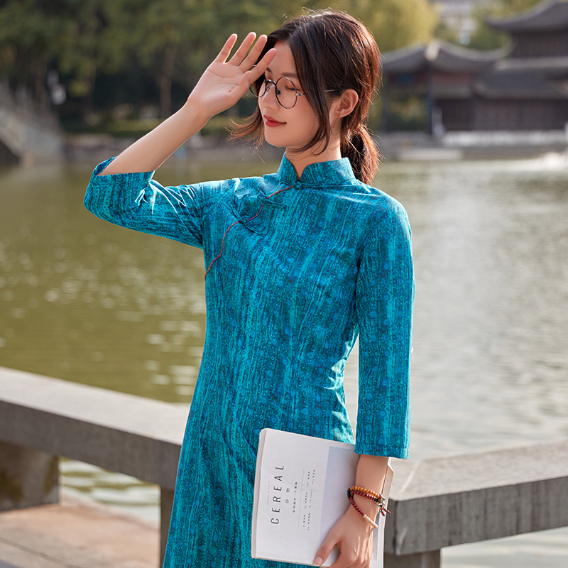 Spring and summer style of style of style leads longhai robe