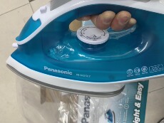 Утюг 香港松下蒸汽电熨斗家用手持挂式电烫斗 ni-m250t喷雾环绕蒸汽烫