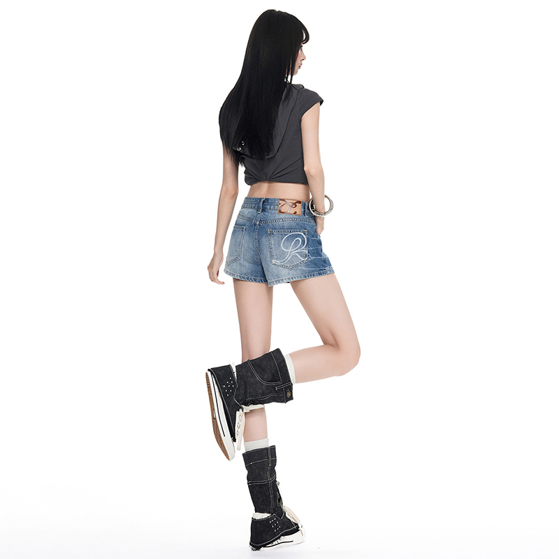 American-Style Distressed Printed Denim Blue Low-Waist Denim Shorts for Women, New Summer Hot Girl Design, Hip-Hugging A-Line Hot Pants American-Style Distressed Printed Denim Blue Low-Waist Denim Shorts for Women, New Summer Hot Girl Design, Hip-Hugging A-Line Hot Pants