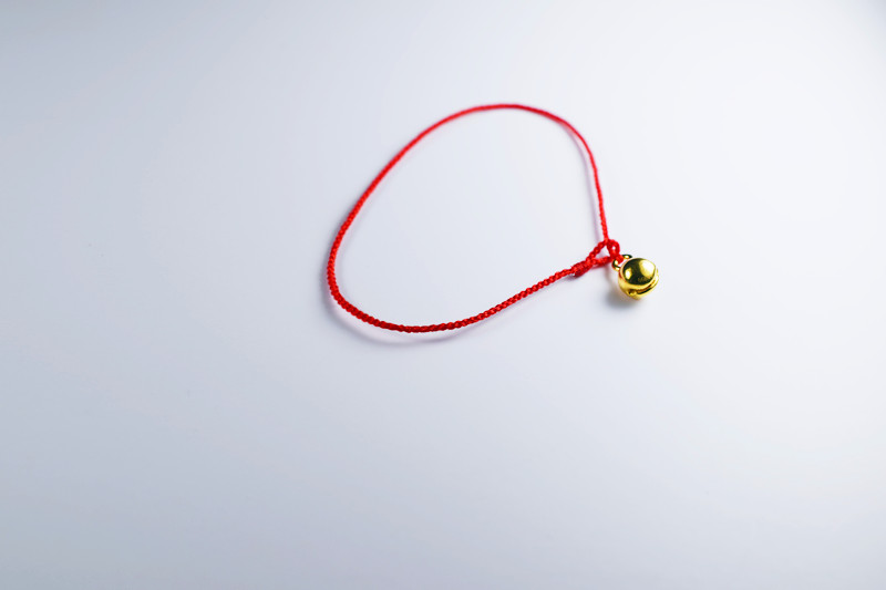 Cổ tay bốn sợi siêu mịn 0,4mm Vòng tay vàng 24K nhỏ bằng vàng năm nay vòng tay dây đỏ làm bằng tay lắc chân nữ nhật bản