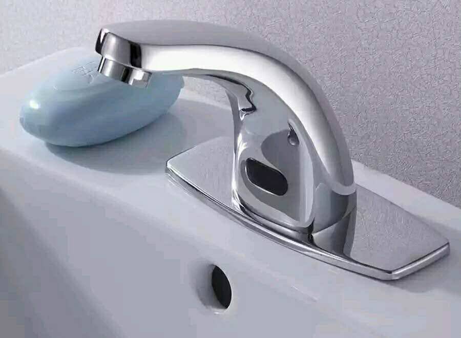 Wash basin sensor faucet