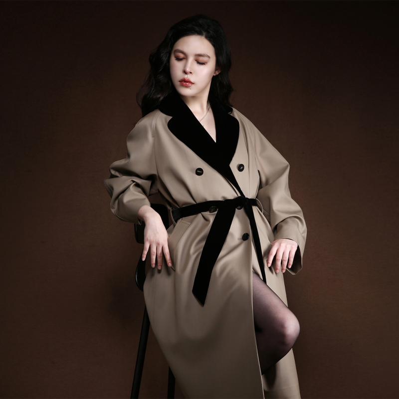 Nz Hepburn Style Loose Silhouette Belted Waist Velvet Collar Double-Breasted Fine Wool Trench Coat Women's Mid-Length Coat