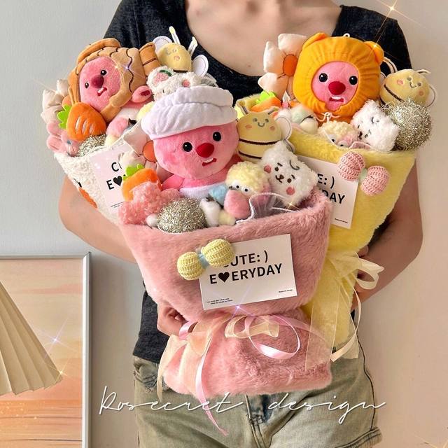 Little Beaver Doll Bouquet ຂອງຂວັນວັນເກີດສ້າງສັນກາຕູນເດັກຍິງຫົວໃຈ Bouquet ງາມສໍາລັບແຟນ