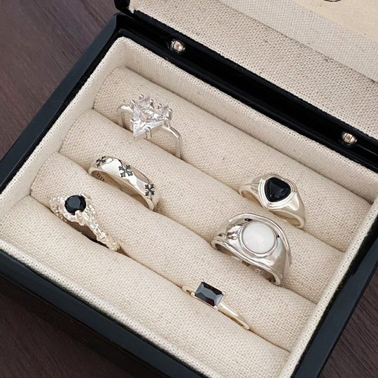 Dos piezas de anillos abiertos versátiles para mujer, anillos S925 de amor de plata rotos elásticos modernos y personalizados apilados por celebridades de Internet