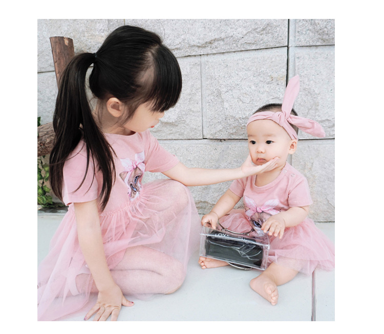 Áo dài cha mẹ mùa hè gia đình mới của ba gia đình đầy đủ mẹ và con gái bé gái gia đình ăn mặc áo thun áo váy gia đình