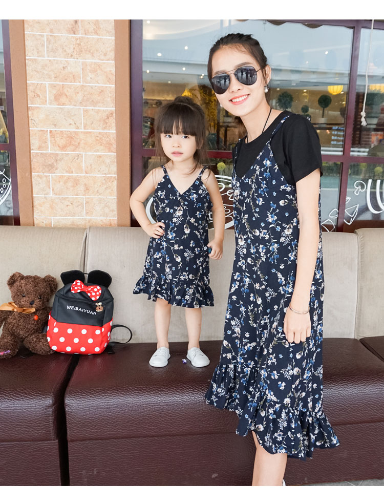 Mùa hè thân thiện với gia đình Áo thun gia đình ba nhà gia đình đi biển bên bờ biển váy đầm mẹ và con áo gia đình đẹp