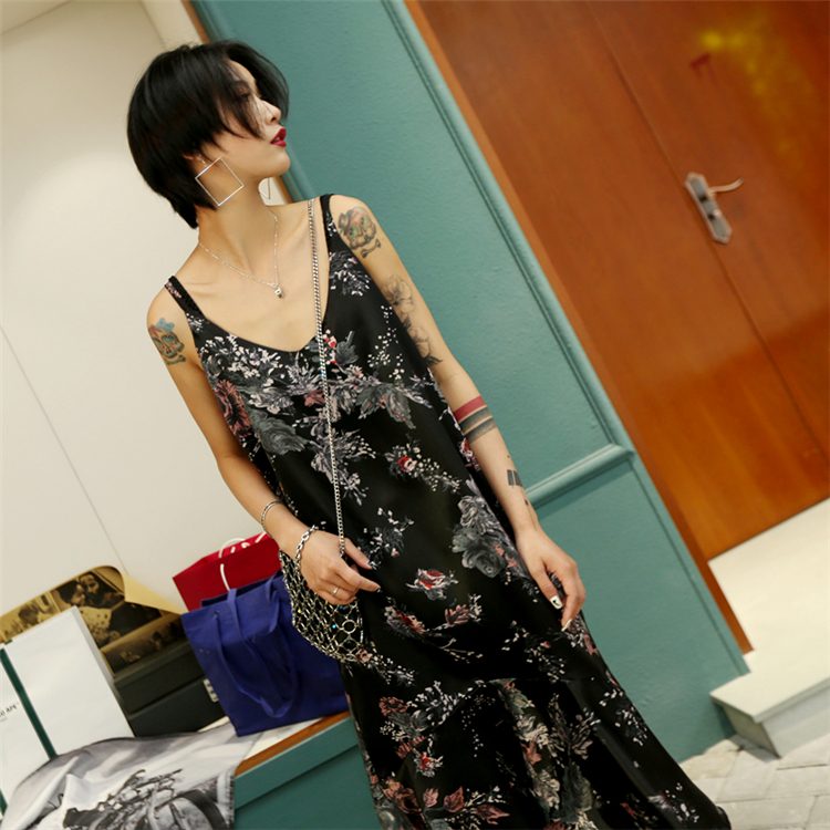 2018 mùa hè mới retro hoa satin váy kỳ nghỉ gió lá sen đuôi cá bãi biển váy dây đeo váy đầm đen dự tiệc