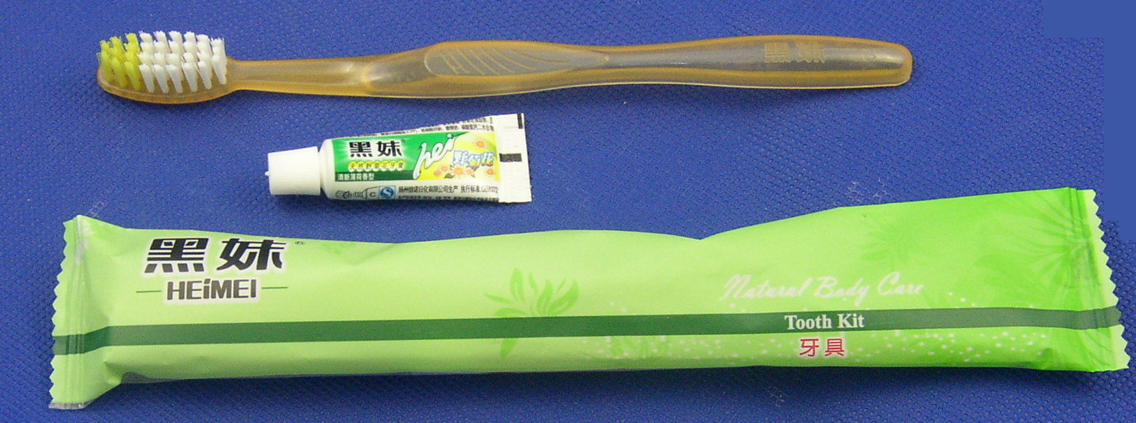 Black girl two-in-one toothbrush with empty back toothbrush 0 26 yuan a set 1500 a box only sold in boxes