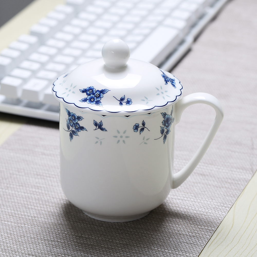 Jingdezhen ceramic cups with cover glass office cup custom blue and white porcelain cup and household ipads porcelain cup