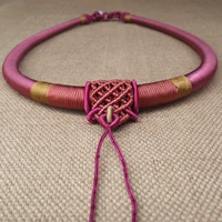 Темно-бордовое ожерелье