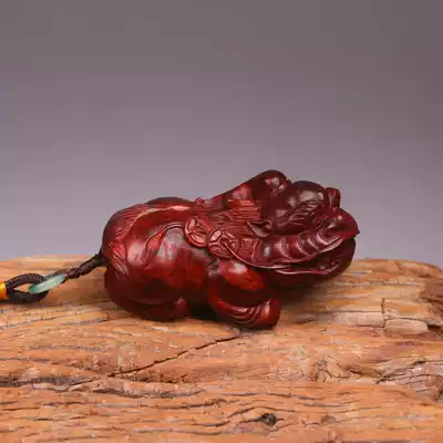 Leaflet red sandalwood Pixiu pendant Mahogany Pixiu pendant Wooden pendant Wood carving Pixiu handle can be used as a keychain
