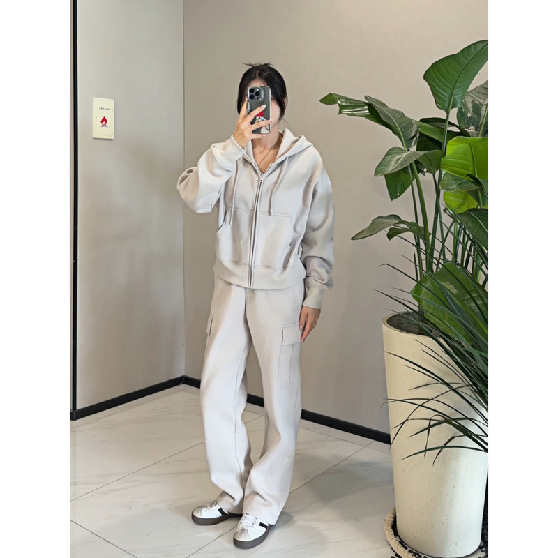 【Chunyuanoak】Versatile Sweatpants for Autumn and Winter! Soft, Fleece-Lined, Loose-Fitting, Workwear-Style, Warm, Straight-Leg for Women 【Chunyuanoak】Versatile Sweatpants for Autumn and Winter! Soft, Fleece-Lined, Loose-Fitting, Workwear-Style, Warm, Straight-Leg for Women