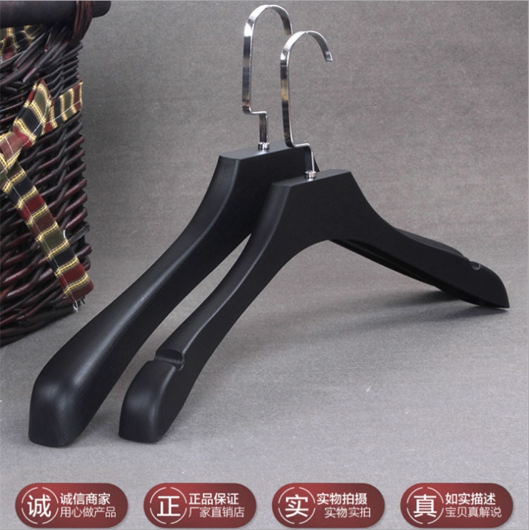 Imitation wood grain wide shoulder plastic hanger household hanging clothes non-slip clothes hanging men's and women's suit coat support clothing store