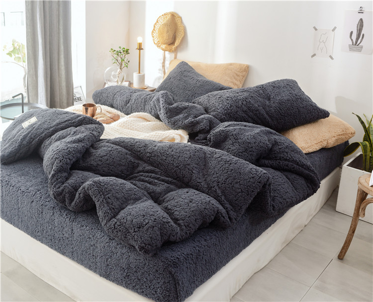 Chăn che 1,5m lưới lông cừu màu đỏ san hô 1.8 đơn hai mặt bằng da cừu bốn mảnh dày đơn mảnh mùa đông chăn muji mùa hè