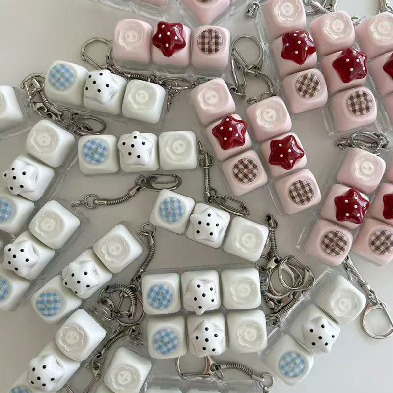 Korean-style cute star-shaped light-up mechanical keyboard car keychain, earphone/phone chain, bag charm.