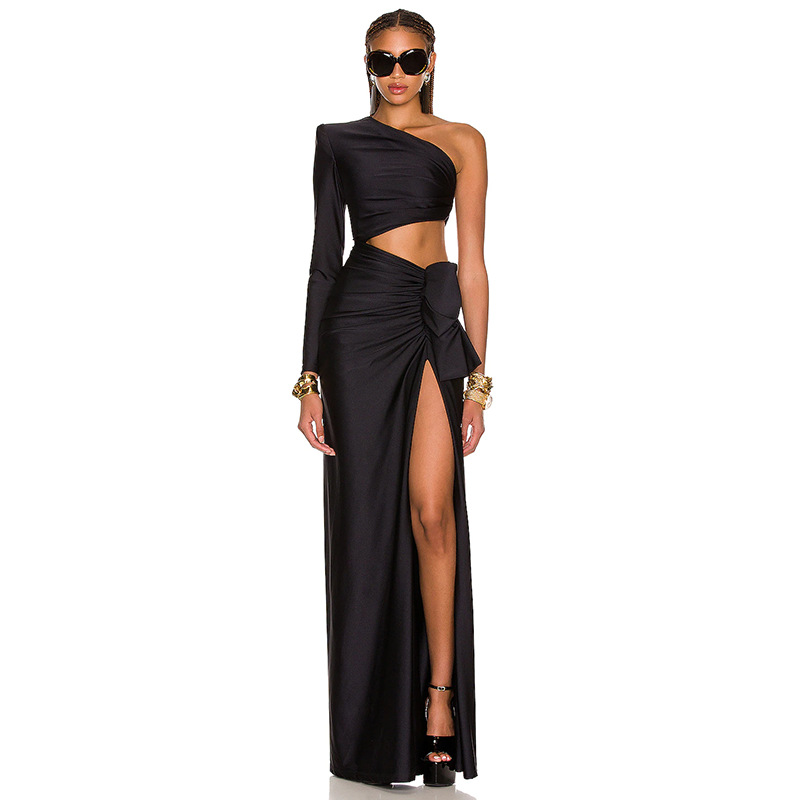 Small one-shoulder bag, belt bag, long evening dress, long sleeve, hip-accented