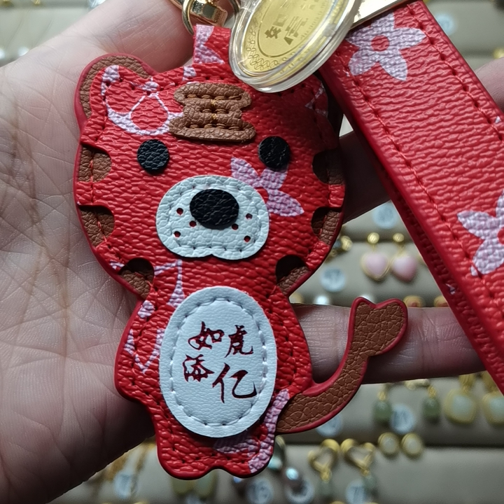 Beyyu and Tian Yuear pin the needle in the eye