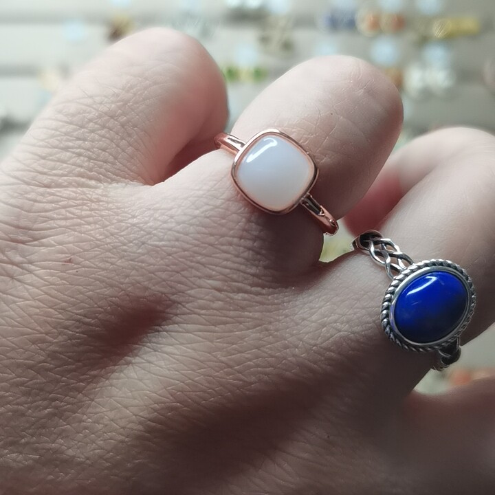 Beyyu and Tian Yuear pin the needle in the eye