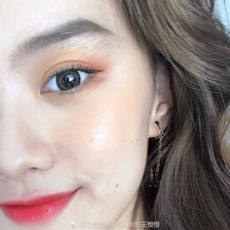 Màu đỏ mờ đơn sắc 腮 màu vàng chồng lên nhau để giữ cho cánh cửa lạnh màu vàng xoài màu mới thơm nhà chẵn lẻ thay thế màu đỏ với cùng một đoạn - Blush / Cochineal phấn hồng