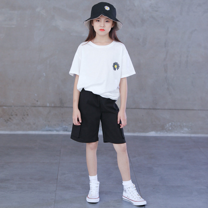 Korean version of girls' pants 2020 summer wear new style middle and older children's pocket personality loose black five-point pants cargo pants