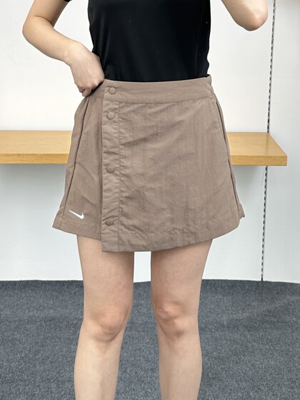 Nike Nike Women 's Woven Shorts 25 여름 새로운 스포츠 및 레저 자수 소형 브랜드 스커트 바지 hm6980