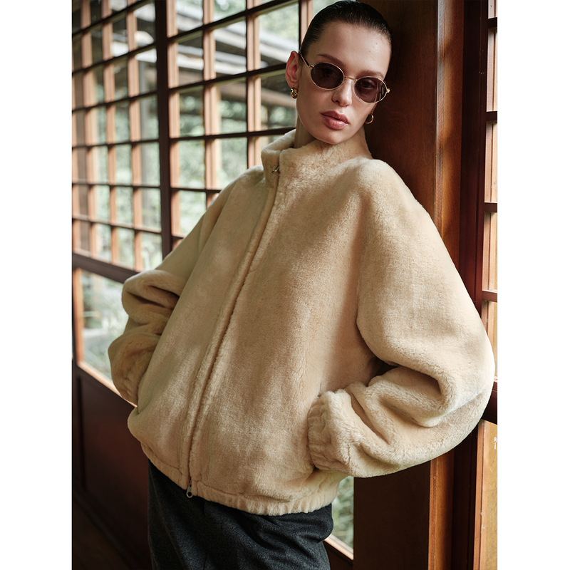 Msbeast Retro Light Sportswear_Smooth Merino Wool Short Jacket with Stand Collar, Fur Integrated | Morning Light Simplicity Msbeast Retro Light Sportswear_Smooth Merino Wool Short Jacket with Stand Collar, Fur Integrated | Morning Light Simplicity