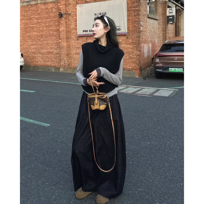 Korean-Style Black Turtleneck Sweater Vest for Women, Autumn and Winter Layering, Sleeveless Knitted Cardigan Top