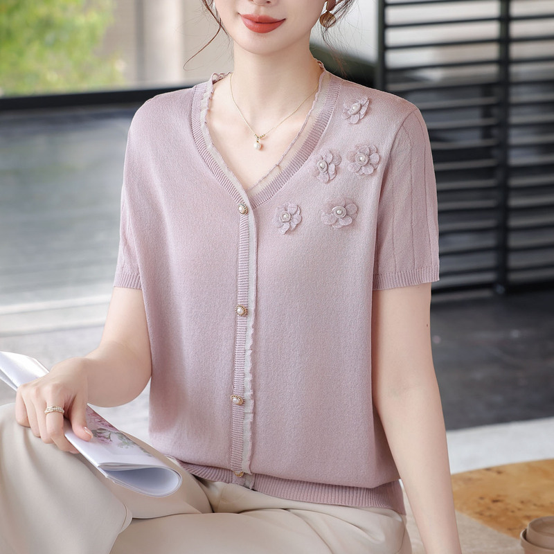 Summer Stylish Lace V-Neck T-Shirt for Moms, Plus Size Women's Clothing, Middle-Aged and Elderly Floral Elegant Short-Sleeved Knit Top
