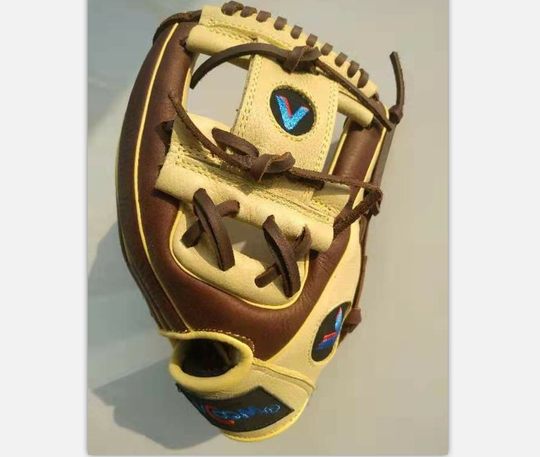 The same 2019 new imported cowhide baseball gloves, for pitchers and infields, 11-12.5 inches,