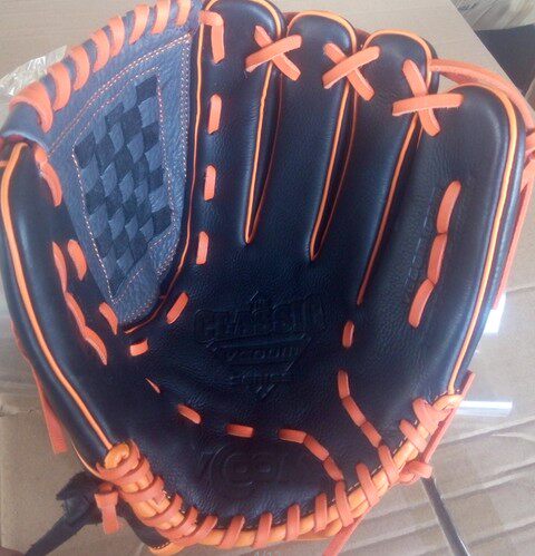 The same 2019 new imported cowhide baseball gloves, for pitchers and infields, 11-12.5 inches,