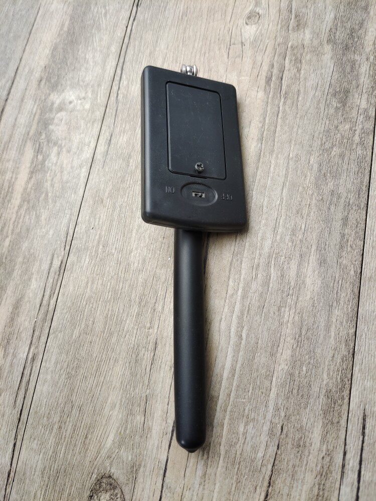 The total length of the telescopic mirror is about 87cm Whether the lamp can be lit randomly