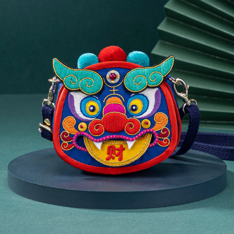 King's hand-created embroidery DIY material bag handmade self-embroidered mouth gold bag mini small shoulder bag saddle bag cat open shipping