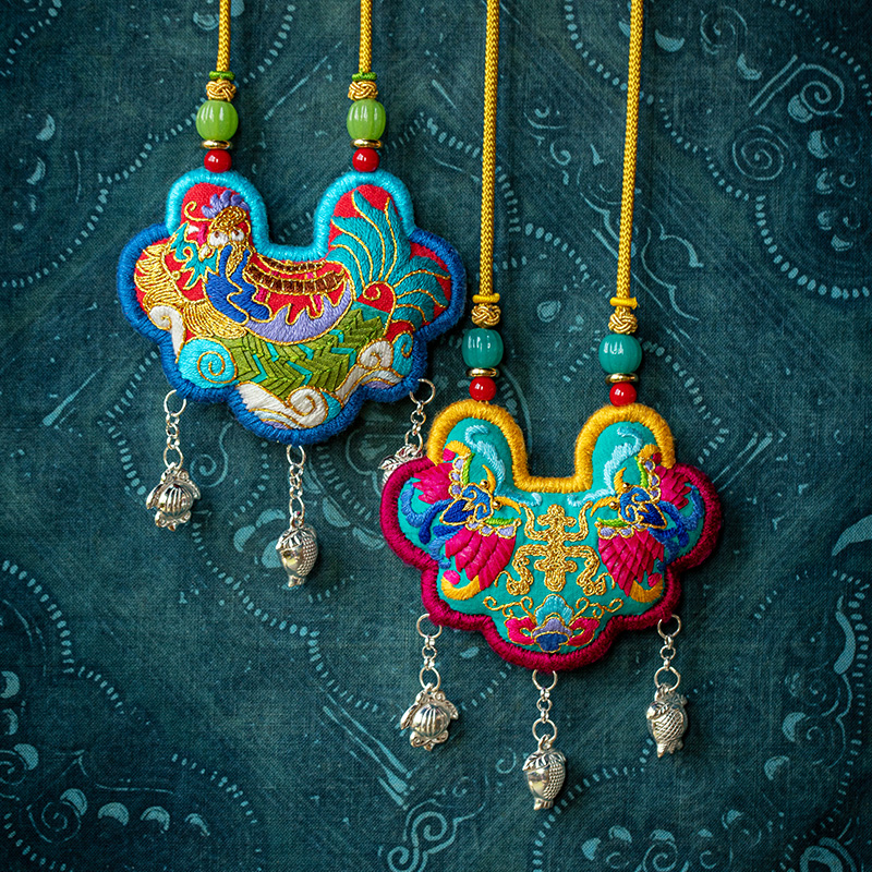 Wang's hand-wound-in-hand embroidery handmade diy material bag self-embroidered long life lock year-old gift pendant silver necklace-Taobao