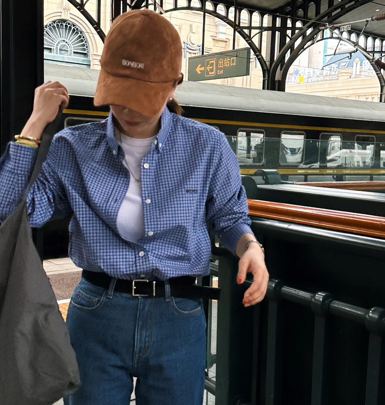 2025 New Plaid Shirt for Women, Long-Sleeved, Loose, Casual, Versatile Shirt for Men and Women, College Style, Age-Reducing, Sea Blue 2025 New Plaid Shirt for Women, Long-Sleeved, Loose, Casual, Versatile Shirt for Men and Women, College Style, Age-Reducing, Sea Blue