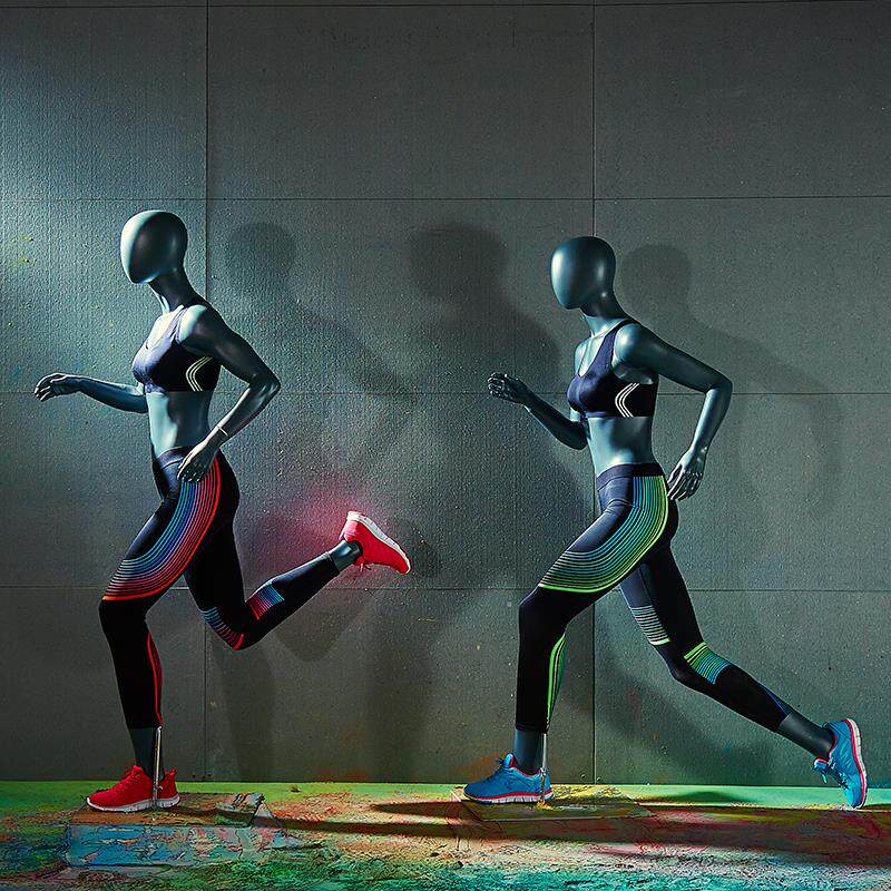 Beautiful posture men and women running sports outdoor posture custom clothing model props window display display stand fake doll