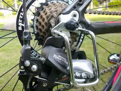 Mountain bike rear dial protector Protective pull-out frame Transmission protective frame Bicycle rear pull-out accessories Riding cycling equipment