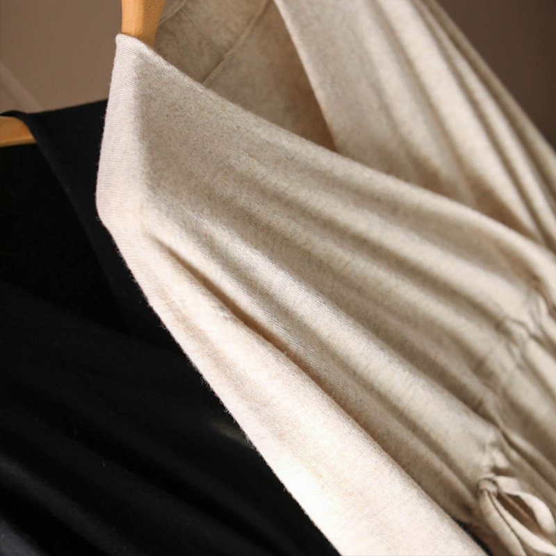 Looking at knitting, you will know good things. Tight weaving method is thin and high waist V-neck wool bottoming knitted dress for women