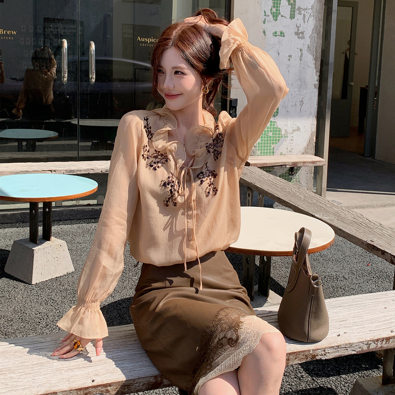 Nanyou European-Style Heavy Sequin Embroidery Fashion Ruffled V-Neck Blouse for Women with Tie and Bell Sleeves Design