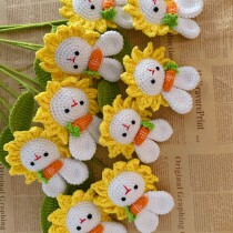 Handmade crocheted bunny and sunflower ornaments decorative bouquets finished crocheted yarn flowers for girlfriends and lovers.