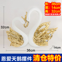 Couple swan ornaments wedding gifts home decoration wedding gifts European girlfriends wedding room furnishings
