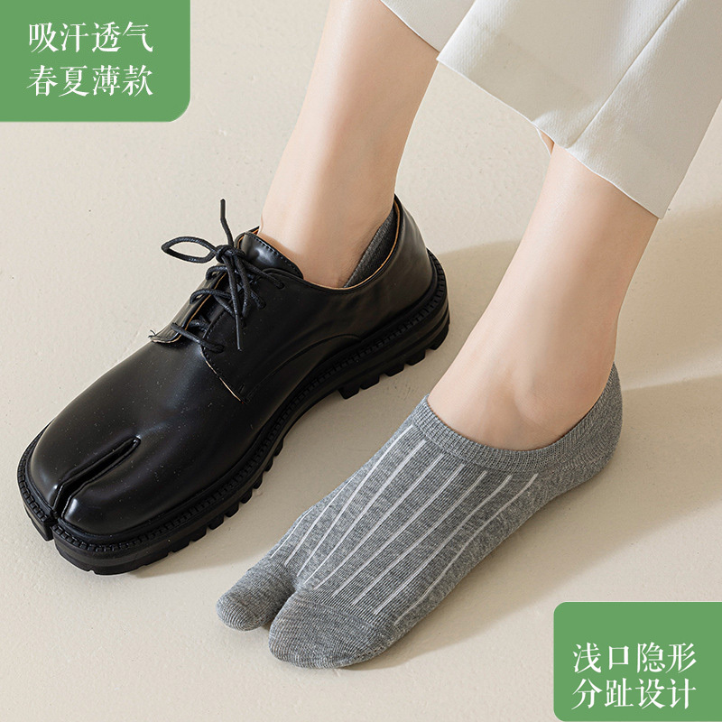 Thin Split-Toe Socks, Spring and Summer Boat Socks, Anti-Odor, Anti-Slip, Black and White Cotton Socks, Invisible Low-Cut Two-Toe Socks for Women